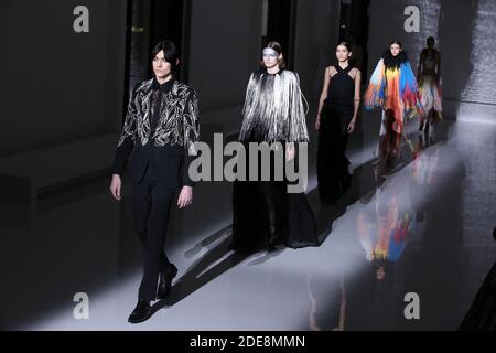 Ein Model läuft auf der Piste während der Givenchy Spring Summer 2019 Show im Rahmen der Paris Fashion Week am 22. Januar 2019 in Paris, Frankreich. Foto von Jerome Domine/ABACAPRESS.COM Stockfoto