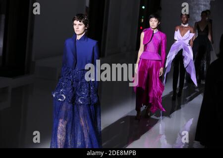 Ein Model läuft auf der Piste während der Givenchy Spring Summer 2019 Show im Rahmen der Paris Fashion Week am 22. Januar 2019 in Paris, Frankreich. Foto von Jerome Domine/ABACAPRESS.COM Stockfoto