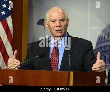 Der US-Senator Ben Cardin (Demokrat von Maryland) führt eine Pressekonferenz mit der US-Senatorin Lisa Murkowski (Republikaner von Alaska) und dem US-Senator Chris Van Hollen (Demokrat von Maryland) im US-Kapitol in Washington durch, DC nach den Abstimmungen über zwei Vorschläge zur Wiedereröffnung der Regierung wurde über abgestimmt und beide konnten am Donnerstag, 24. Januar 2019, nicht genug Stimmen erhalten, um sie zu verabschieden. Foto von Ron Sachs/CNP/ABACAPRESS.COM Stockfoto