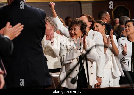5. FEBRUAR 2019 - WASHINGTON, DC: Vertreterin Nita Lowey, D-NY, Alexandria Ocasio-Cortez, D-NY, und andere Mitglieder des Repräsentantenhauses während der Rede zur Lage der Union im Capitol in Washington, DC, USA am 5. Februar 2019. Foto von Doug Mills/Pool über CNP/ABACAPRESS.COM Stockfoto