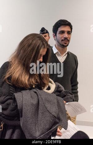 Das Ehepaar Chloe P und Georgios D wurden von Alexandre Benalla während der Ereignisse am Place de la Contrescarpe am 1. Mai 2018 belästigt und verhaftet und vor dem Pariser Gericht wegen "Wurfgeschleus auf die Polizei" verurteilt. Sie wurden von ihrem Anwalt, Herrn Sahand Sabre, begleitet. Paris, Frankreich, 8. Februar 2019. Foto von Samuel Boivin / ABACAPRESS.COM Stockfoto