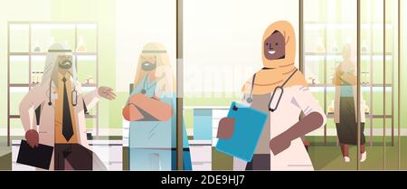 Schwarzer afrikanischer muslimischer Arzt, der vor arabischer Ärztin steht Professionals Team hinter Glasfenster Medizin Gesundheitswesen Konzept horizontales Porträt vektorgrafik Stock Vektor