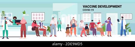 Mix Race Patienten sitzen im Krankenhaus Korridor Menschen warten auf Covid-19 Impfstoff Coronavirus Prävention medizinische Impfkampagne volle Länge horizontal vektorgrafik Stock Vektor