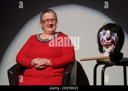 Corinne Masiero ( en noir) et Adolpha van Meerhaeghe ( en Rouge) dans la piece 'La Vie Bien Renger d'Adolpha' au Theatre Charcot de Marcq-en-Baroeul, pres de Lille, le 09 Fevrier 2019. Foto von Sylvain Lefevre/ABACAPRESS.COM Stockfoto