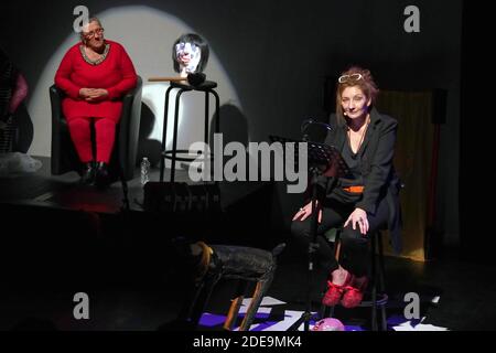 Corinne Masiero ( en noir) et Adolpha van Meerhaeghe ( en Rouge) dans la piece 'La Vie Bien Renger d'Adolpha' au Theatre Charcot de Marcq-en-Baroeul, pres de Lille, le 09 Fevrier 2019. Foto von Sylvain Lefevre/ABACAPRESS.COM Stockfoto