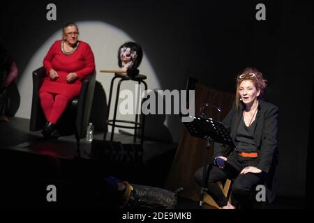 Corinne Masiero ( en noir) et Adolpha van Meerhaeghe ( en Rouge) dans la piece 'La Vie Bien Renger d'Adolpha' au Theatre Charcot de Marcq-en-Baroeul, pres de Lille, le 09 Fevrier 2019. Foto von Sylvain Lefevre/ABACAPRESS.COM Stockfoto