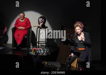 Corinne Masiero ( en noir) et Adolpha van Meerhaeghe ( en Rouge) dans la piece 'La Vie Bien Renger d'Adolpha' au Theatre Charcot de Marcq-en-Baroeul, pres de Lille, le 09 Fevrier 2019. Foto von Sylvain Lefevre/ABACAPRESS.COM Stockfoto