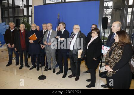 Philippe Saurel, Bürgermeister von Montpellier, Yvon Robert, Bürgermeister von Nancy Andre Rossinot, Bürgermeister von Toulouse Jean-Luc Moudenc, Bürgermeister von Dijon Francois Rebsamen, Bürgermeister von Bordeaux Alain Juppe, Bürgermeister von Troyes Francois Baroin, Martine Aubry, Bürgermeisterin von Lille, während des Treffens mit den Bürgermeistern der großen Städte, die von den Demonstrationen der "gelben Westen" in den Büros des Finanzministeriums in Paris, Frankreich, am 13. Februar 2019 betroffen waren. Horto von Henri Szwarc/ABACAPRESS.COM Stockfoto