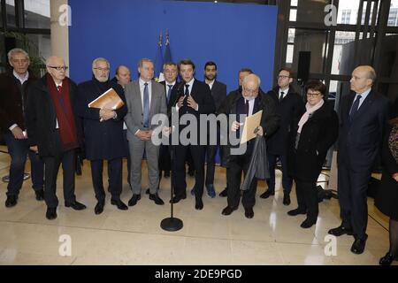 Philippe Saurel, Bürgermeister von Montpellier, Yvon Robert, Bürgermeister von Nancy Andre Rossinot, Bürgermeister von Toulouse Jean-Luc Moudenc, Bürgermeister von Dijon Francois Rebsamen, Bürgermeister von Bordeaux Alain Juppe, Bürgermeister von Troyes Francois Baroin, Martine Aubry, Bürgermeisterin von Lille, während des Treffens mit den Bürgermeistern der großen Städte, die von den Demonstrationen der "gelben Westen" in den Büros des Finanzministeriums in Paris, Frankreich, am 13. Februar 2019 betroffen waren. Horto von Henri Szwarc/ABACAPRESS.COM Stockfoto