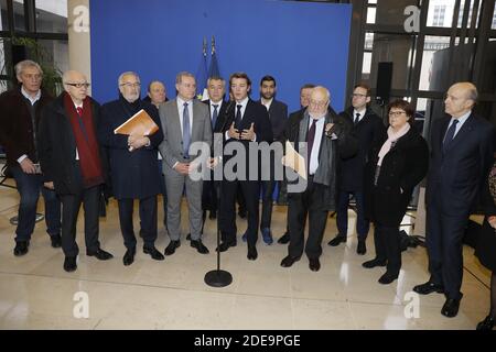 Philippe Saurel, Bürgermeister von Montpellier, Yvon Robert, Bürgermeister von Nancy Andre Rossinot, Bürgermeister von Toulouse Jean-Luc Moudenc, Bürgermeister von Dijon Francois Rebsamen, Bürgermeister von Bordeaux Alain Juppe, Bürgermeister von Troyes Francois Baroin, Martine Aubry, Bürgermeisterin von Lille, während des Treffens mit den Bürgermeistern der großen Städte, die von den Demonstrationen der "gelben Westen" in den Büros des Finanzministeriums in Paris, Frankreich, am 13. Februar 2019 betroffen waren. Horto von Henri Szwarc/ABACAPRESS.COM Stockfoto