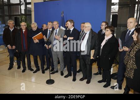 Philippe Saurel, Bürgermeister von Montpellier, Yvon Robert, Bürgermeister von Nancy Andre Rossinot, Bürgermeister von Toulouse Jean-Luc Moudenc, Bürgermeister von Dijon Francois Rebsamen, Bürgermeister von Bordeaux Alain Juppe, Bürgermeister von Troyes Francois Baroin, Martine Aubry, Bürgermeisterin von Lille, während des Treffens mit den Bürgermeistern der großen Städte, die von den Demonstrationen der "gelben Westen" in den Büros des Finanzministeriums in Paris, Frankreich, am 13. Februar 2019 betroffen waren. Horto von Henri Szwarc/ABACAPRESS.COM Stockfoto