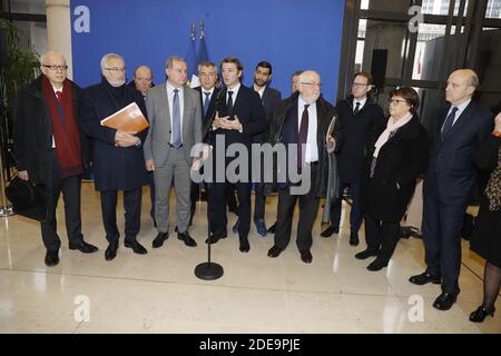 Philippe Saurel, Bürgermeister von Montpellier, Yvon Robert, Bürgermeister von Nancy Andre Rossinot, Bürgermeister von Toulouse Jean-Luc Moudenc, Bürgermeister von Dijon Francois Rebsamen, Bürgermeister von Bordeaux Alain Juppe, Bürgermeister von Troyes Francois Baroin, Martine Aubry, Bürgermeisterin von Lille, während des Treffens mit den Bürgermeistern der großen Städte, die von den Demonstrationen der "gelben Westen" in den Büros des Finanzministeriums in Paris, Frankreich, am 13. Februar 2019 betroffen waren. Horto von Henri Szwarc/ABACAPRESS.COM Stockfoto