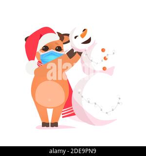 OX in santa Hut Herstellung Schneemann Kuh trägt Maske zu Verhindern Coronavirus Pandemie Neujahr Winterfeiertage Konzept voll Längenvektordarstellung Stock Vektor