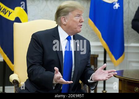 US-Präsident Donald J. Trump hält eine Rede im Oval Office des Weißen Hauses in Washington, DC, USA, 13. Februar 2019. Präsident Trump traf sich mit dem kolumbianischen Präsidenten Ivan Duque, um die Wirtschaftspolitik, die Bekämpfung von Betäubungsmitteln und die aktuelle Situation in Venezuela zu diskutieren. Foto von Michael Reynolds/Pool/ABACAPRESS.COM Stockfoto