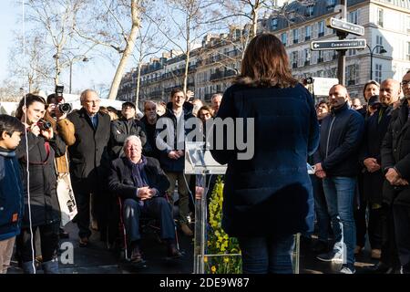 Anne Hidalgo, Bürgermeister von Paris, enthüllt ein Wandfresko aus einem Kunstwerk des Künstlers Jean-Jacques Sempe in Anwesenheit des Künstlers, Jacques Aidenbaum, Bürgermeister des 3. Bezirks, Jean Jacques Decaux, Vorsitzender von JC Decaux, François Morel Schauspieler und Regisseur und Jean Marie Havan Künstler, der die Wand gemalt, An der Kreuzung von Boulevard des Filles du Calvaire und Rue Froissard, 3. Bezirk von Paris, Frankreich, 16. Februar 2019. Foto von Daniel Derajinski/ABACAPRESS.COM Stockfoto