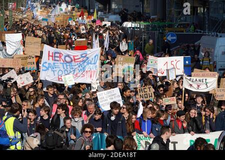 Die schwedische 16-jährige Klimaaktivistin Greta Thunberg nimmt am 21. Februar 2019 an einem von Studenten organisierten marsch für Umwelt und Klima in Brüssel, Belgien, Teil. Greta Thunberg, die 16-jährige schwedische Klimaaktivistin, die Schüler weltweit zum Boykott von Klassen inspiriert hat, forderte die Europäische Union am 21. Februar 2019 auf, ihren Ehrgeiz für die Reduzierung von Treibhausgasen zu verdoppeln. Foto von Sylvain Lefevre/ABACAPRESS.COM Stockfoto
