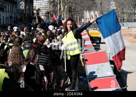 Die Mobilisierung der Gelbwesten schwächt sich in Toulouse (Frankreich), der 15. Woche in Folge der sozialen Bewegung, am 23. Februar 2019 nicht ab. Nach 3 Stunden ruhiger Parade kam es zu Zusammenstößen zwischen Polizei und Demonstranten oder sogar mit einigen Passanten. Foto von Patrick Batard / ABACAPRESS.COM Stockfoto