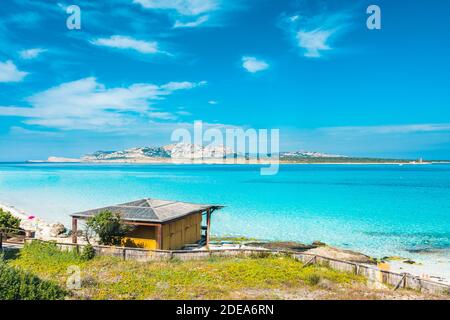 Der atemberaubende Strand La Pelosa in Sardinien, Italien Stockfoto