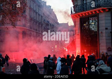 Paris, Frankreich. November 2020. Demonstration von Gegnern des GLOBALEN SICHERHEITSRECHTS-Projekts am 28. November 2020 in Paris, Frankreich. Stockfoto