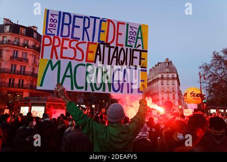 Paris, Frankreich. November 2020. Demonstration von Gegnern des GLOBALEN SICHERHEITSRECHTS-Projekts am 28. November 2020 in Paris, Frankreich. Stockfoto