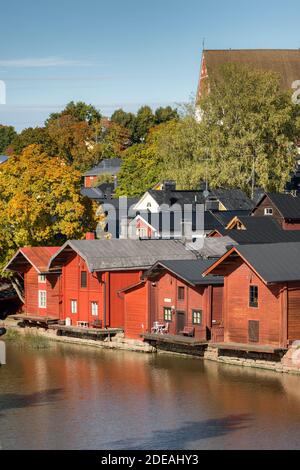 Alte rote Holzhäuser in der Altstadt von Porvoo, Finnland Stockfoto