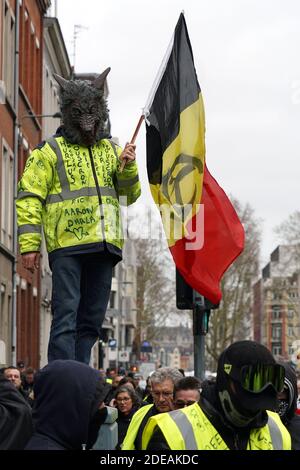 Demonstranten während einer regierungsfeindlichen Demonstration in Lille, Nordfrankreich, am 2. März 2019. Demonstranten mit "gelber Weste" gingen in Frankreich zu einer 16. Woche in Folge landesweit gegen die Politik des französischen Präsidenten und seinen Regierungsstil von oben nach unten, hohe Lebenshaltungskosten, staatliche Steuerreformen und für mehr "soziale und wirtschaftliche Gerechtigkeit" auf die Straße. Foto von Sylvain Lefevre/ABACAPRESS.COM Stockfoto