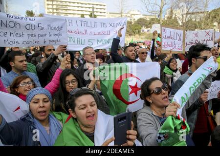 Kundgebung gegen die Entscheidung des kränkelnden algerischen Präsidenten, am 3. März 2019 in Marseille, Frankreich, für eine fünfte Amtszeit zu kandidieren. Die Bestätigung am 10. Februar, dass Algeriens Präsident Abdelaziz Bouteflika eine fünfte Amtszeit antreten würde, löste eine Reihe von Protesten im nordafrikanischen Land aus. Foto von Avenir Pictures/ABACAPRESS.COM Stockfoto