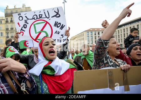 Kundgebung gegen die Entscheidung des kränkelnden algerischen Präsidenten, am 3. März 2019 in Marseille, Frankreich, für eine fünfte Amtszeit zu kandidieren. Die Bestätigung am 10. Februar, dass Algeriens Präsident Abdelaziz Bouteflika eine fünfte Amtszeit antreten würde, löste eine Reihe von Protesten im nordafrikanischen Land aus. Foto von Avenir Pictures/ABACAPRESS.COM Stockfoto