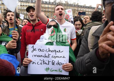 Kundgebung gegen die Entscheidung des maroden algerischen Präsidenten, am 3. März 2019 auf dem Place de la Republique in Paris eine fünfte Amtszeit zu beschließen. Die Bestätigung am 10. Februar, dass Algeriens Präsident Abdelaziz Bouteflika eine fünfte Amtszeit antreten würde, löste eine Reihe von Protesten im nordafrikanischen Land aus. Foto von Alain Apaydin/ABACAPRESS.COM Stockfoto