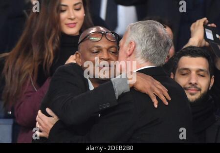 Bernard Lama und Didier Deschamps beobachten am 6. März 2019 von der Tribüne 1/8 das letzte Rückspiel der Champions League, Paris-St-Germain (PSG) gegen Manchester United im Parc des Princes Stadion in Paris, Frankreich. Manchester United gewann 3-1 und qualifizierte sich für den 1/4. Foto von Christian LiewigABACAPRESS.COM Stockfoto