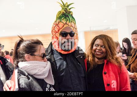 Der Schauspieler und Komiker Dieudonné M'bala M'bala, seine Frau Noemie Montagne und seine Rechtsanwaltsschwester Marcelle Mbala Mbala vor dem Pariser Gericht wegen Steuerbetrug, Geldwäsche oder Missbrauch von Unternehmensvermögen. Er wird verdächtigt, mehr als eine Million Euro Einkommen aus seinen Shows vor den Steuerbehörden versteckt, in bar zu Hause gehalten oder ins Ausland geschickt zu haben. Paris, Frankreich, 26. März 2019. Foto von Samuel Boivin / ABACAPRESS.COM Stockfoto