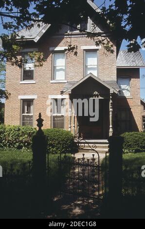 Fotos aus den 1970er Jahren (1973) - gepflegtes Zuhause auf der Franklin Street (Ort: Columbus; Indiana Gegend) Stockfoto