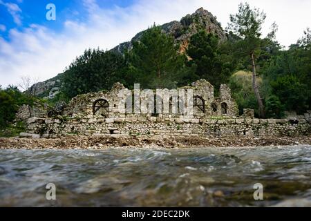 Ruinen von Olympos (Olymp) Ancient Cİty. Cirali Beach. Antalya, Türkei. Reise und Tourismus Hintergrund. Stockfoto