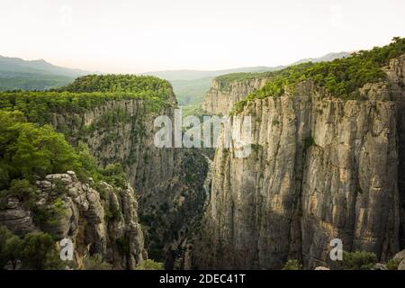 Canyon Landschaft von Manavgat, Antalya, Türkei. Tazi Canyon, Bilgelik Vadisi. Tolles Tal und Klippe. Stockfoto