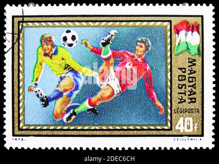 MOSKAU, RUSSLAND - 25. OKTOBER 2020: Briefmarke gedruckt in Ungarn zeigt Ungarn, Fußball-Europameisterschaft, 1972 Belgien Serie, um 1972 Stockfoto