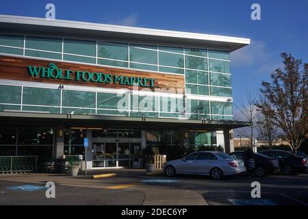 Ein Whole Foods Market in Tigard, Oregon. Whole Foods Market, Inc. Ist eine amerikanische multinationale Supermarktkette im Besitz von Amazon. Stockfoto