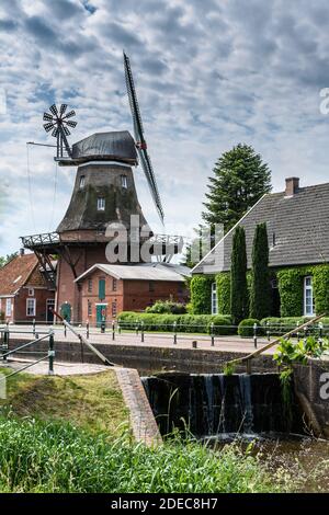 Windmühle, Westgroßefehn, Krummhoern Ostfriesland, Niedersachsen, Deutschland Stockfoto