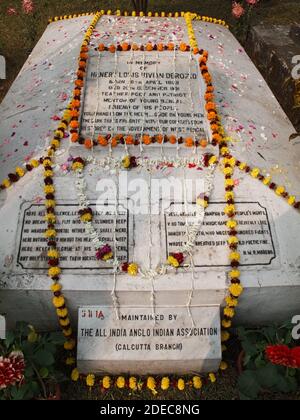 Das Grab des indischen Dichters Henry Louis Vivian Derozio in South Park Street Cemetery, Kolkata (Kalkutta), Indien Stockfoto