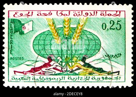 MOSKAU, RUSSLAND - 17. OKTOBER 2020: Briefmarke gedruckt in Algerien zeigt Freiheit von Hunger, um 1963 Stockfoto