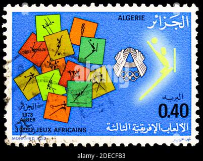 MOSKAU, RUSSLAND - 17. OKTOBER 2020: Briefmarke gedruckt in Algerien zeigt Volleyball, 3. Afrikanische Spiele-Serie, um 1978 Stockfoto