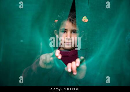 Ein syrisches Mädchen im Flüchtlingslager Zaatari in Jordanien 2018-12-15 Stockfoto