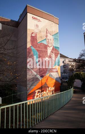 Wandmalerei mit Bild des Kölner Liedermachers Karl Berbuer auf dem Karl-Berbuer Platz, von den Künstlern Simon Horn und Stefan Vogt, Köln, Deutschland. Stockfoto