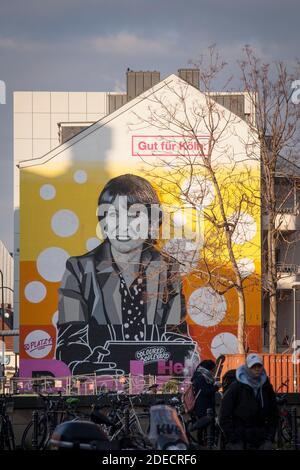 Die Bürgermeisterin Henriette Reker als großes Graffiti auf einer Hauswand in der Severinstraße des Künstlerkollektivs Coloured Boulevard, Köln, Deutschland. Die Oberbue Stockfoto