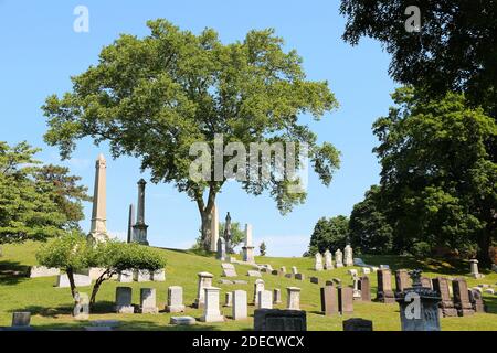 PITTSBURGH, USA - 30. JUNI 2013: Allegheny Cemetery in Pittsburgh, Pennsylvania, USA. Es stammt aus dem Jahre 1844 und umfasst 300 Hektar Land. Stockfoto