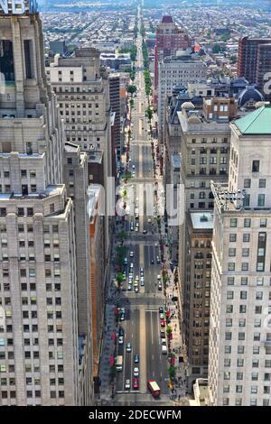 PHILADELPHIA, USA - 11. JUNI 2013: Luftaufnahme der South Broad Street in Philadelphia. Seit 2012 ist Philadelphia die fünftbevölkerungsreichste Stadt in den USA Stockfoto