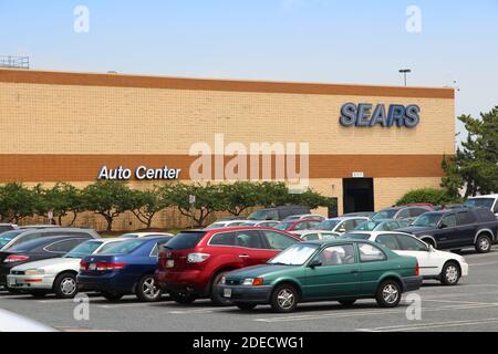 BALTIMORE, USA - 12. JUNI 2013: Sears Kaufhaus in Baltimore. Sears war nach Umsatz der zwölftgrößte Einzelhändler in den Vereinigten Staaten (2013). Stockfoto