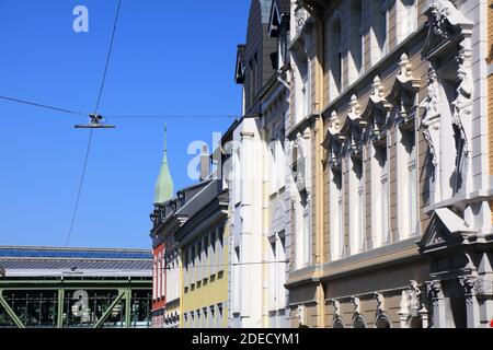Wuppertal Stadt in Deutschland. Blick auf die Straße des Vohwinkel Bezirks. Stockfoto