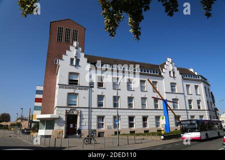 MÖNCHENGLADBACH, DEUTSCHLAND - 18. SEPTEMBER 2020: Katholisches Maria-Hilf-Krankenhaus in Mönchengladbach, einer bedeutenden Stadt in Nordrhein-Westfalen Stockfoto