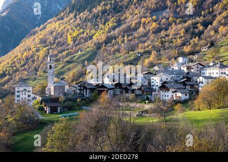 Panoramablick auf Soglio im Herbst Stockfoto