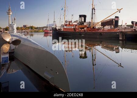 Museumshafen mit dem U-Boot Wilhelm Bauer, Deutsches Schifffahrtsmuseum, Deutschland, Bremen, Bremerhaven Stockfoto